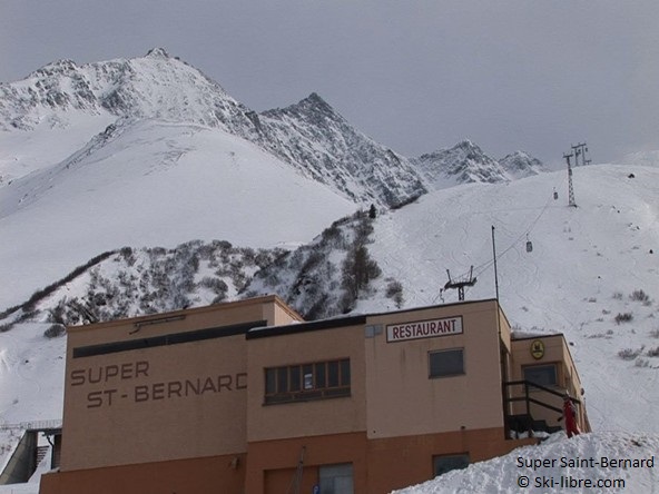 Künstliche Beschneiung in den Skigebieten im Kanton Waadt