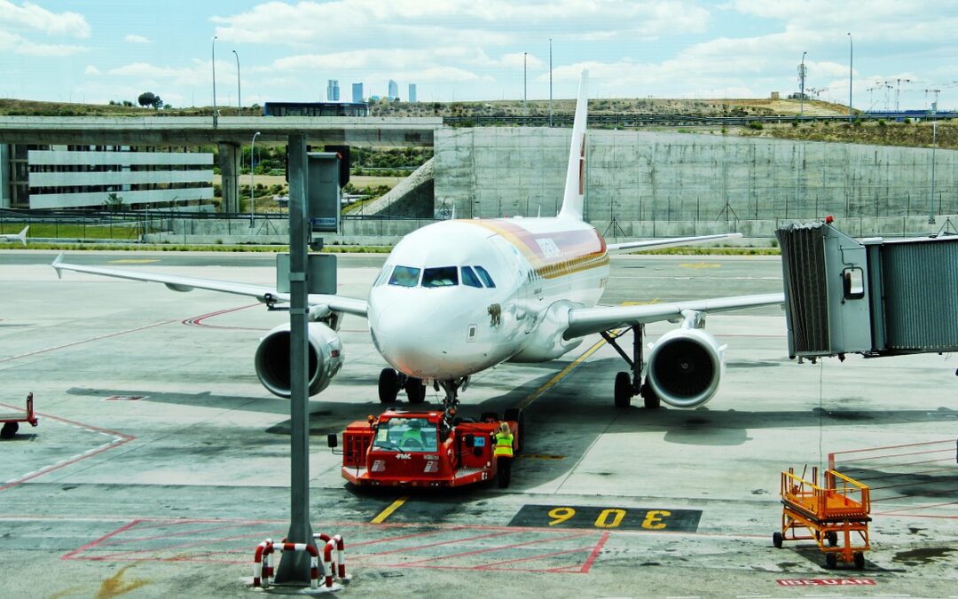 Der Wettbewerb zwischen den Flughäfen und die Innovationsfähigkeit des Luftverkehrssektors tragen weiterhin zum Wachstum des internationalen Tourismus bei